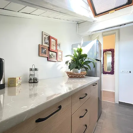 Loris Apartment *